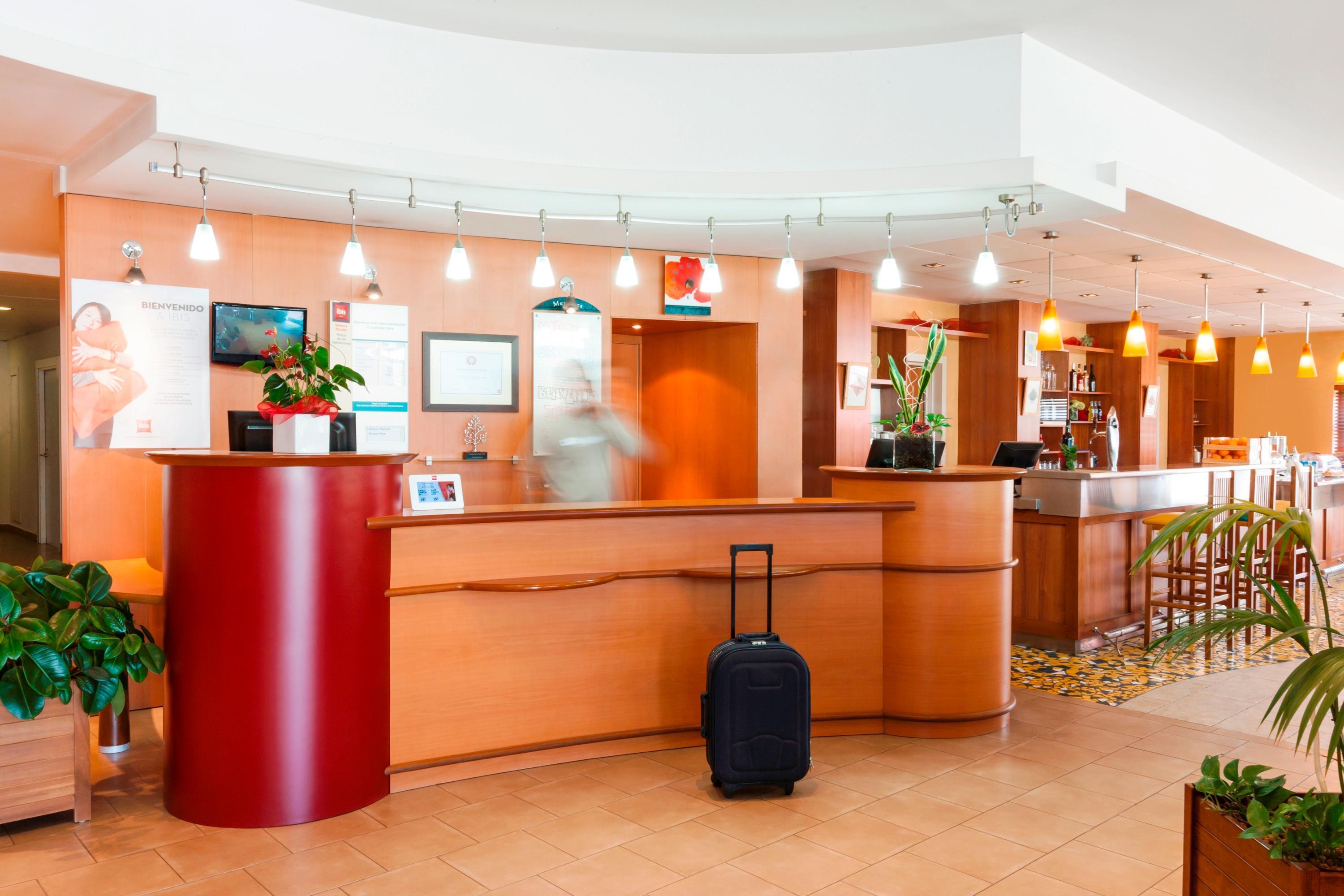 Отель Ibis Valencia Bonaire Aeropuerto Альдайя Экстерьер фото
